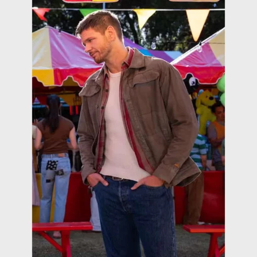 Lightweight yet sturdy grey field jacket designed for casual and outdoor wear.