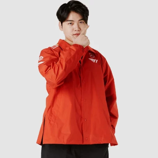 T1 gamer uniform in black and red for 2025 season.